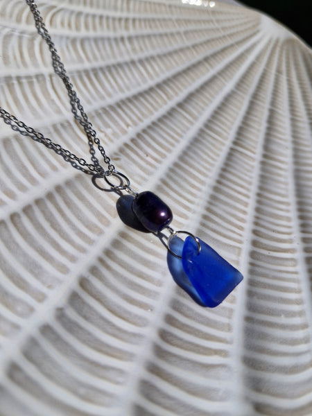 Midnight tide - seaglass necklace